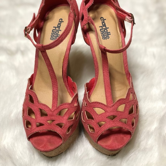 Coral, scalloped, platformed heels, size 7.5 - Picture 2 of 3